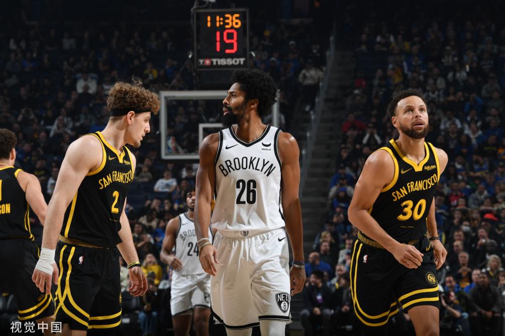 她利用伊藤 她利用伊藤